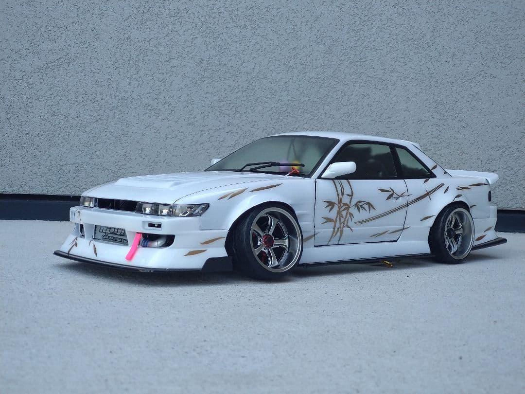 アディクション　Ｓ１３シルビア　ラジコンホディ