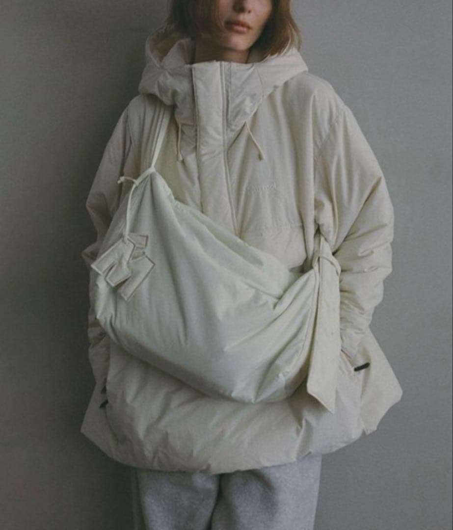 Marmot×ETRE TOKYO PERTEXパディングショルダーバック