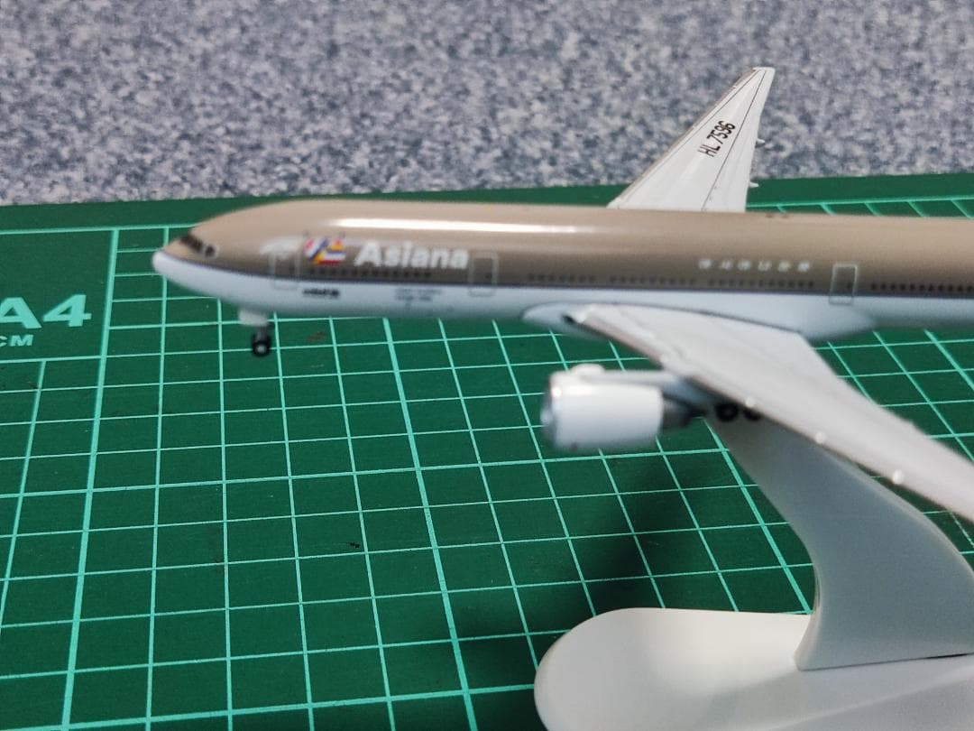 激レア品！　アシアナ航空　 B777 旧塗装　ダイキャストモデル 1:500