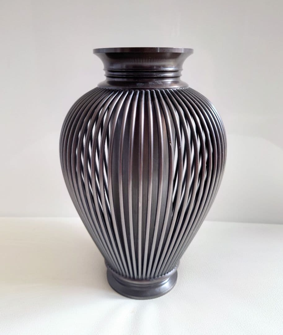 登鴻作　鋳銅　透籠　花瓶　落とし付