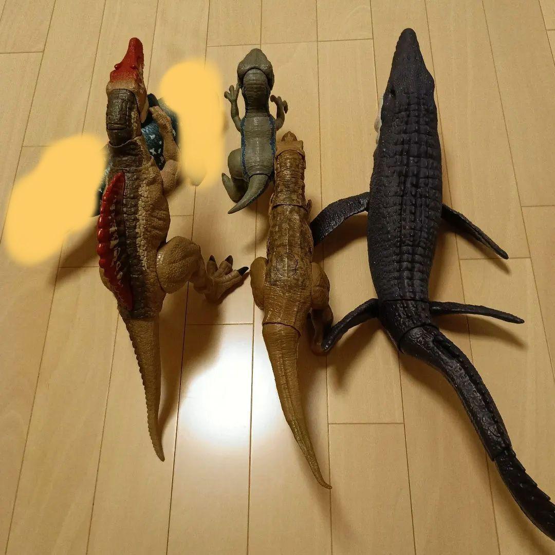 スピノサウルス　モササウルス　ティラノサウルスフィギュア4体