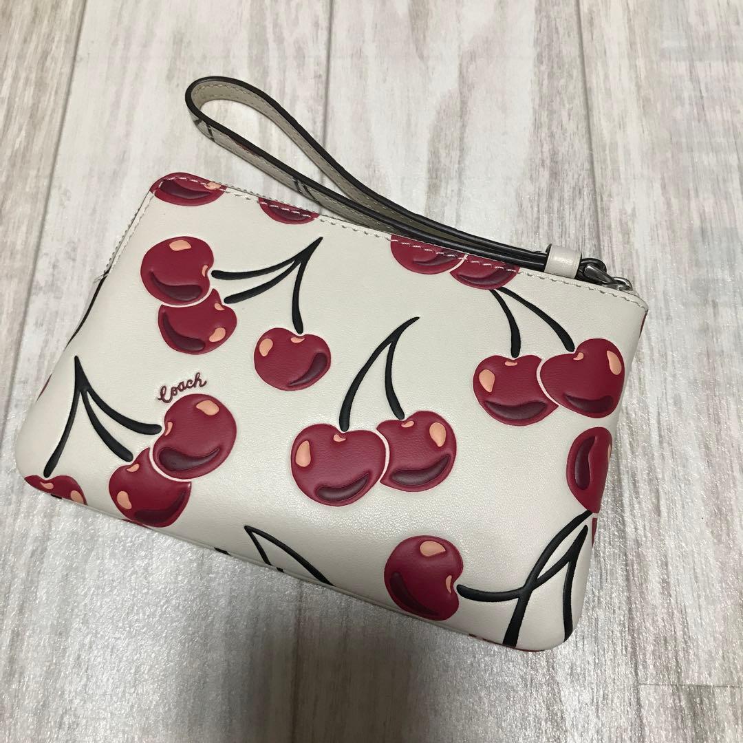 小物 COACH CORNER ZIP WITH CHERRY PRINT