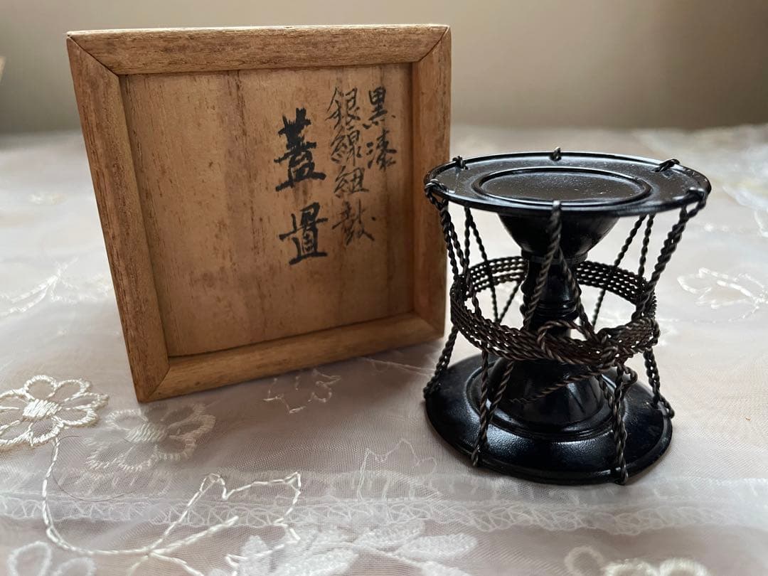 黒漆　銀線紐鼓　井波慶州　蓋置　美品　箱付き