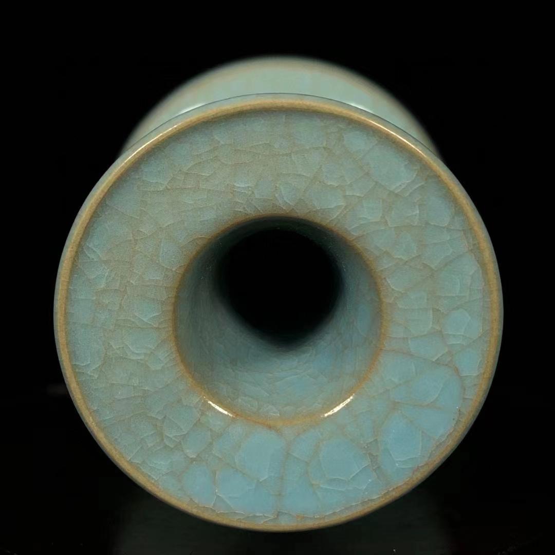 中国古美術・旧蔵の磁器・氷割れ模様の紙槌瓶・9.5x17cm・置物・書道・文房具