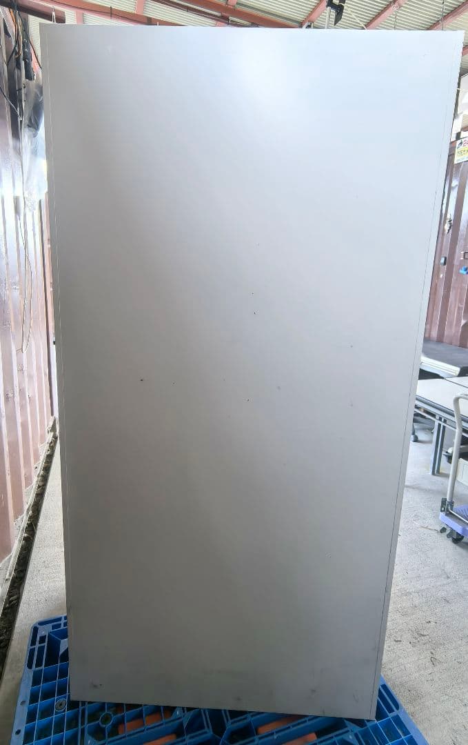 愛知発　UCHIDA　スチール製 ロッカー 4人用　傘立て・鏡・鍵付き