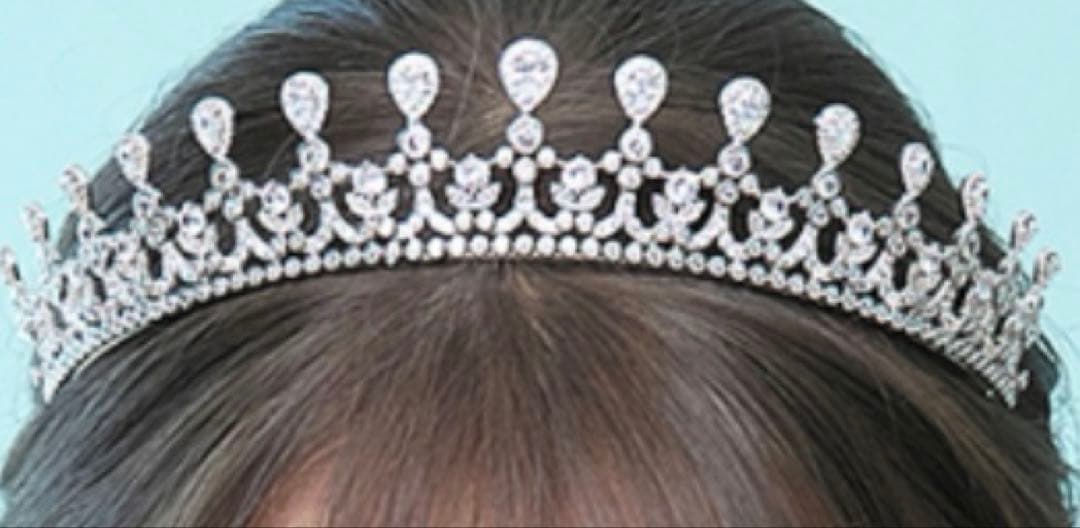 美品　LoveTiara ラブティアラ　ジルコニア ティアラ　ナディア