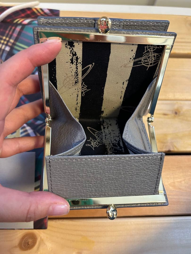 ヴィヴィアンウエストウッド EXECUTIVE 口金二つ折りミニ財布 グレー