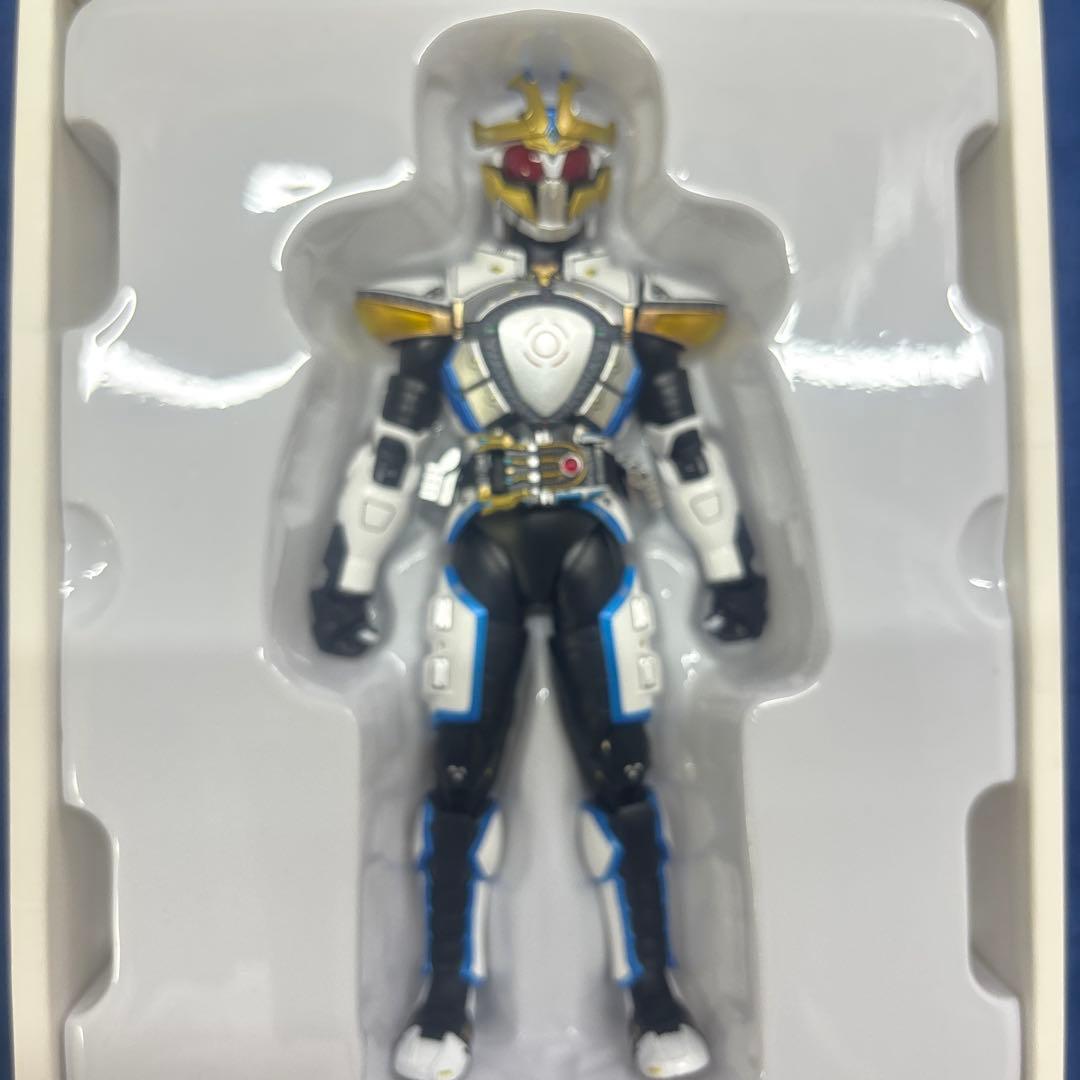 ジャンク品　真骨彫仮面ライダーキバ