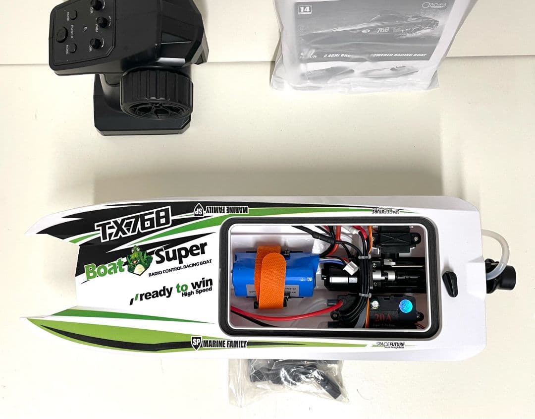 Super Dino 768 RCボート