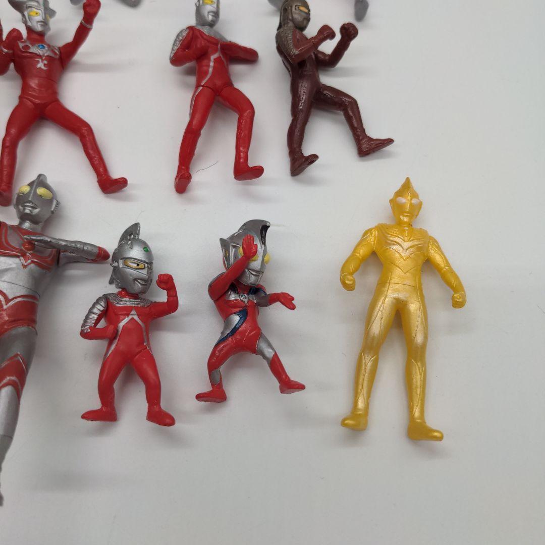 ウルトラマン　キャラエッグ　フィギュア