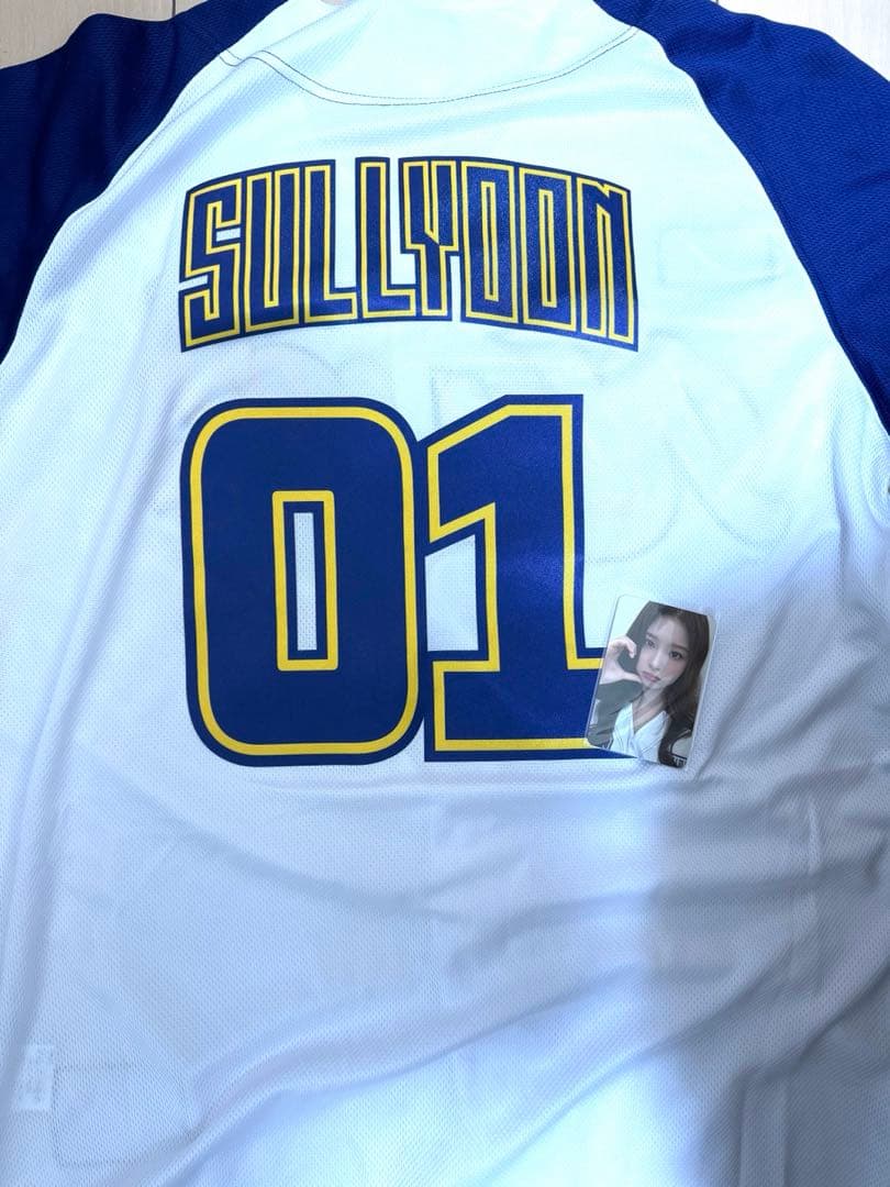 【公式】NMIXX ユニフォーム　ソリュン 01 sullyoonトレカ付