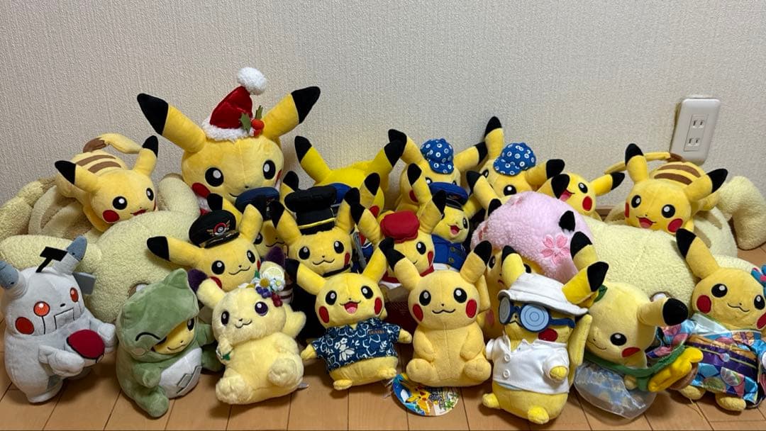 ポケモンセンター限定 ピカチュウ ぬいぐるみ まとめ売り 45点セット