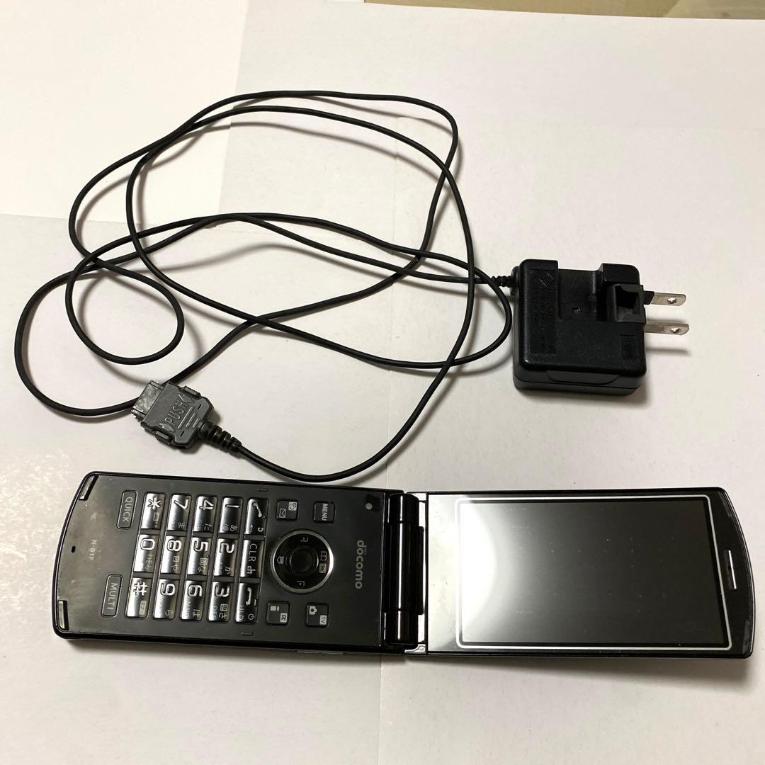 docomo N-01F ブラック ガラケー 折りたたみ式 動作確認済　充電器付