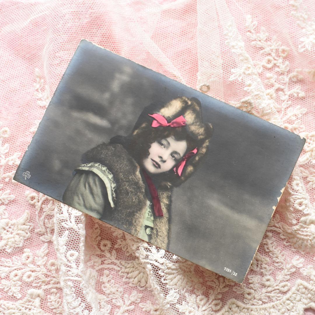 *アンティークポストカード　妖艶な瞳の少女*