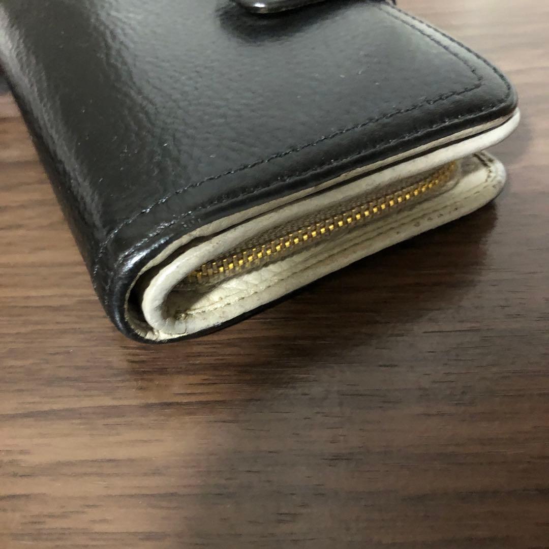 プラダ　二つ折り財布
