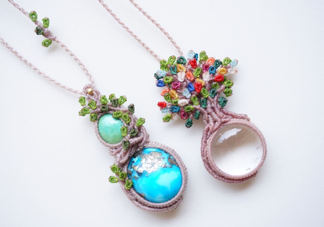 《何色にもなれるよ！》インドヒマラヤ産クリスタル　マクラメ　ネックレス