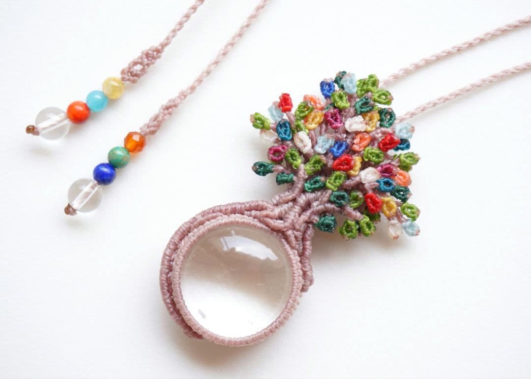 《何色にもなれるよ！》インドヒマラヤ産クリスタル　マクラメ　ネックレス