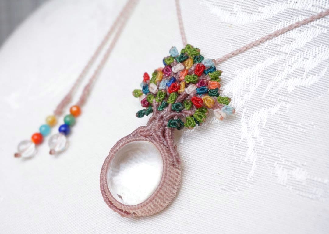 《何色にもなれるよ！》インドヒマラヤ産クリスタル　マクラメ　ネックレス