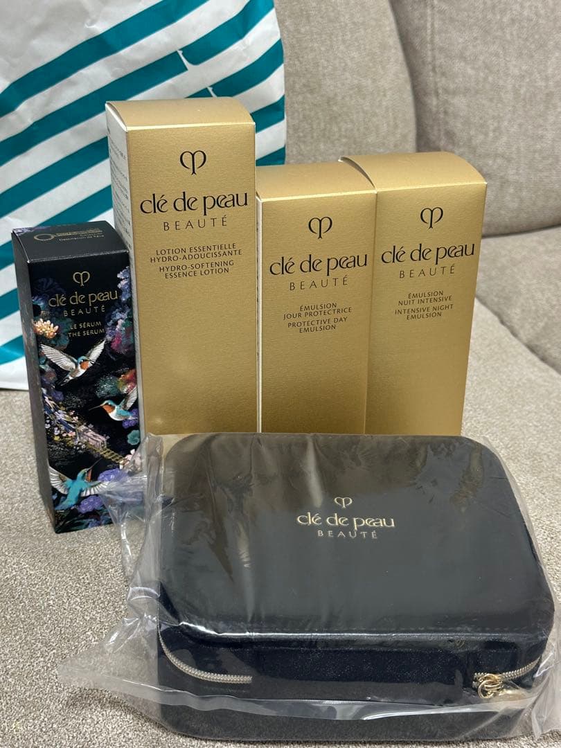クレ・ド・ポー ボーテ　美容液、化粧水、乳液、ポーチ5点セット