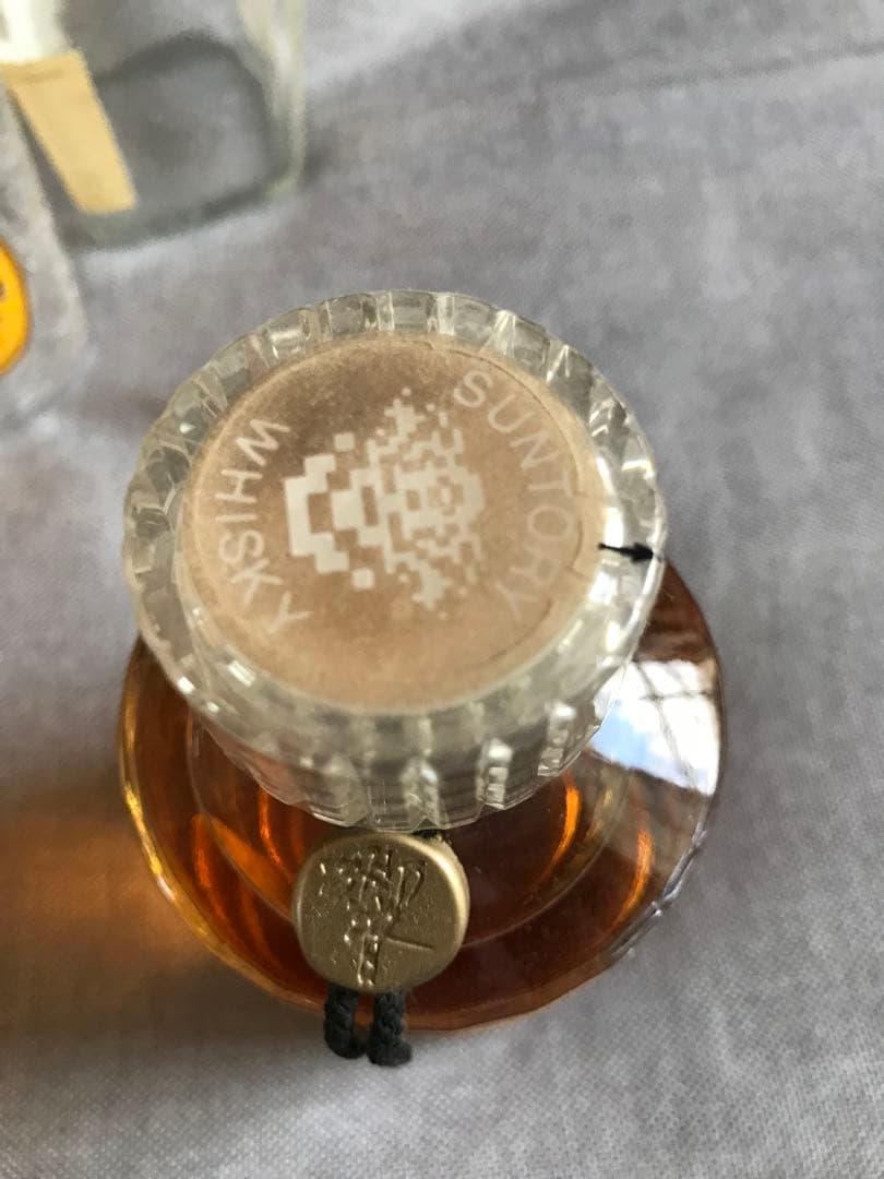 ベビー響　裏金ラベル　ノンエイジ？　と膳、角瓶の空きビン　およびウイスキーブック