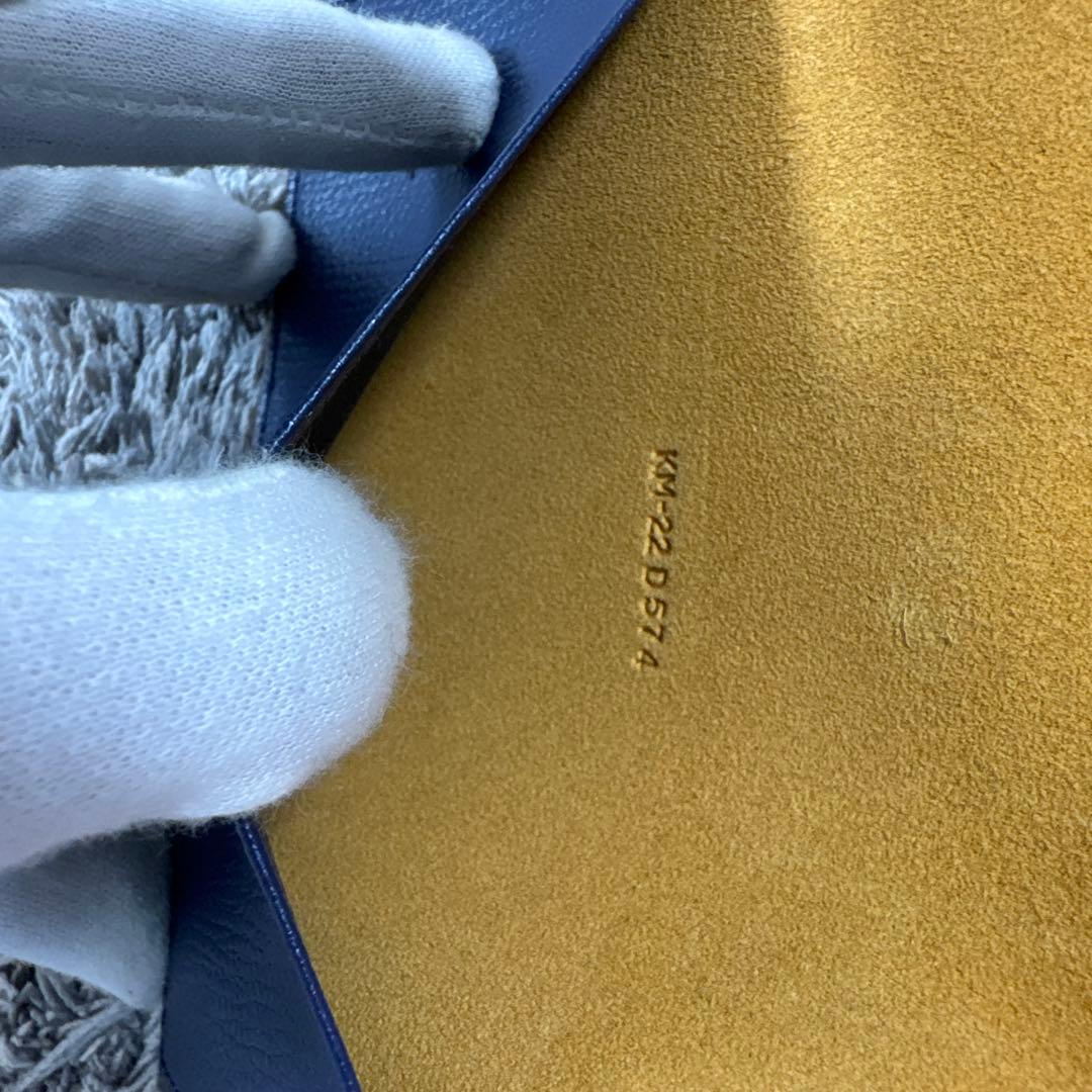 【美品】 Salvatore Ferragamo 天然本皮 パスポートケース