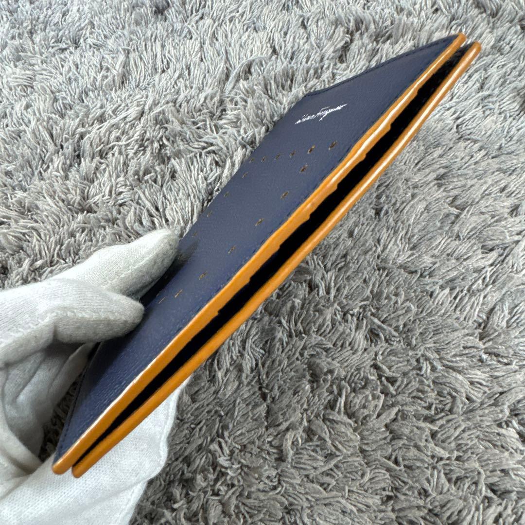 【美品】 Salvatore Ferragamo 天然本皮 パスポートケース