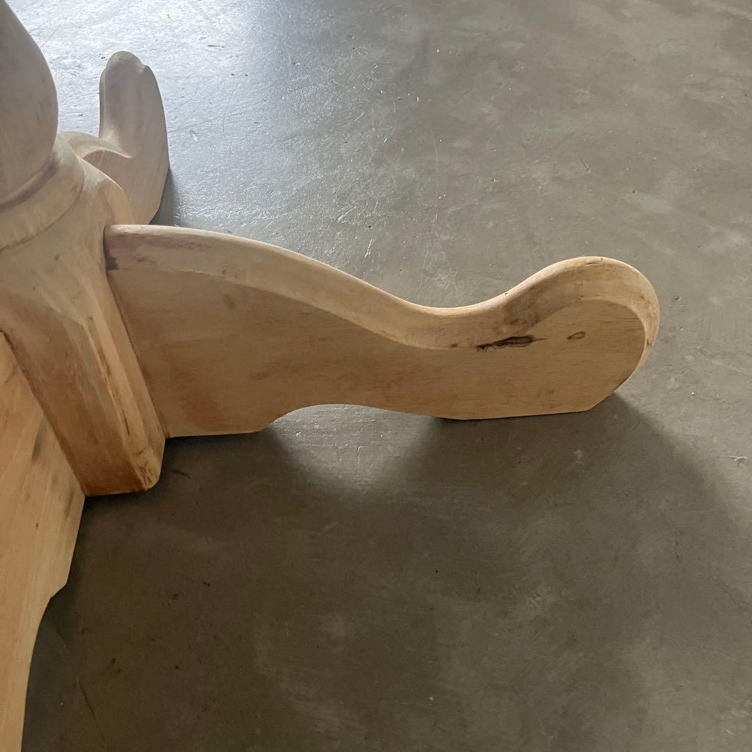 ナチュラルなラウンドテーブル