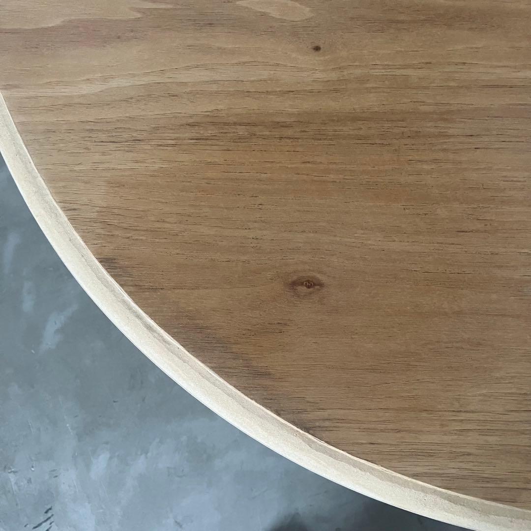 ナチュラルなラウンドテーブル