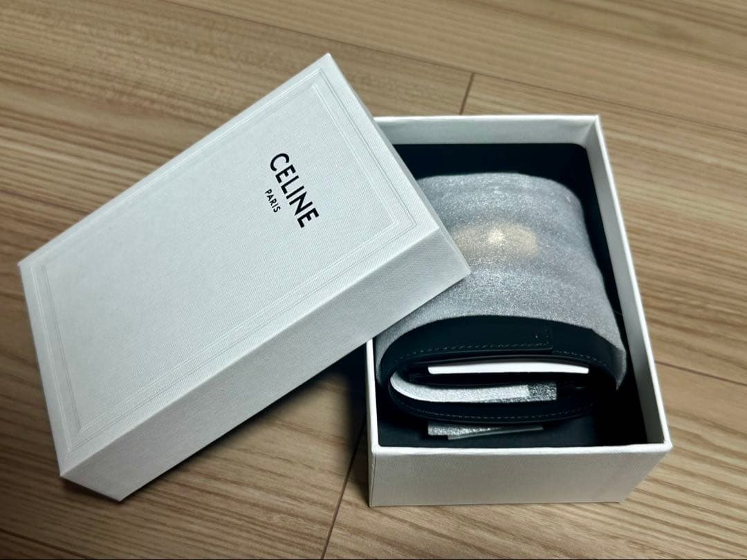 はな CELINE スモール トリフォールドウォレット