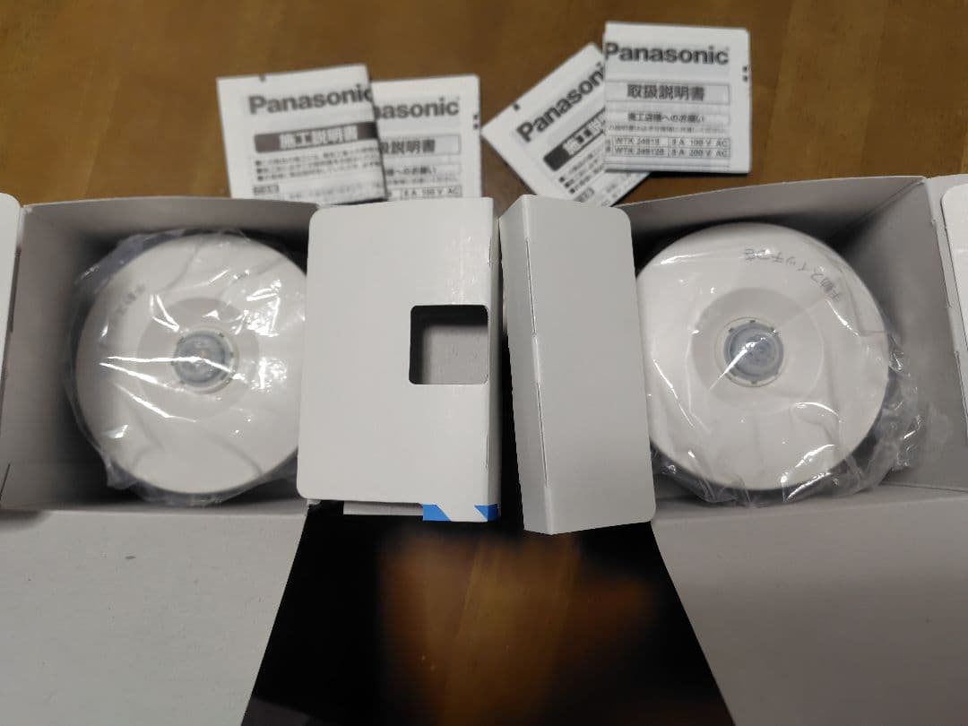 パナソニック 熱線センサ付自動スイッチ WTK24818　2個