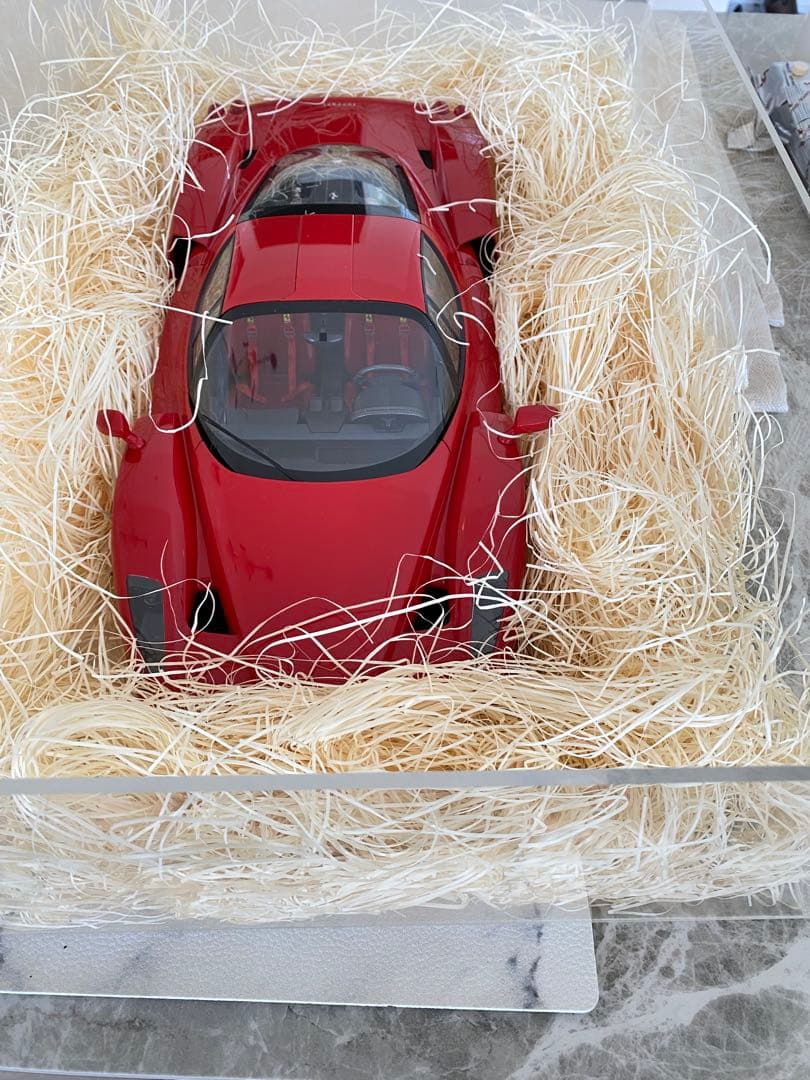 アクリルケース付きFerrari Enzo ミニカー 赤