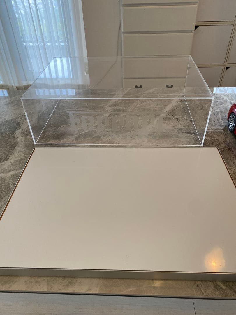 アクリルケース付きFerrari Enzo ミニカー 赤