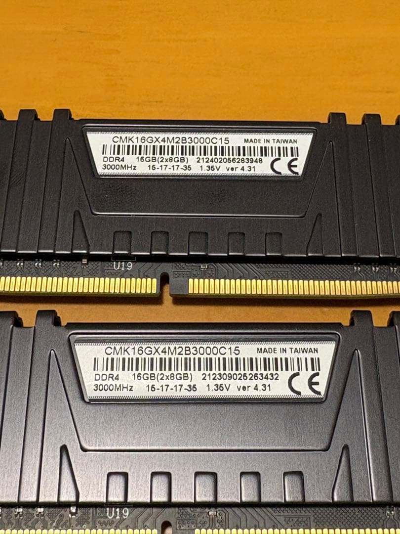 メモリー CORSAIR DDR4 16GB (2x8GB) 3000MHz