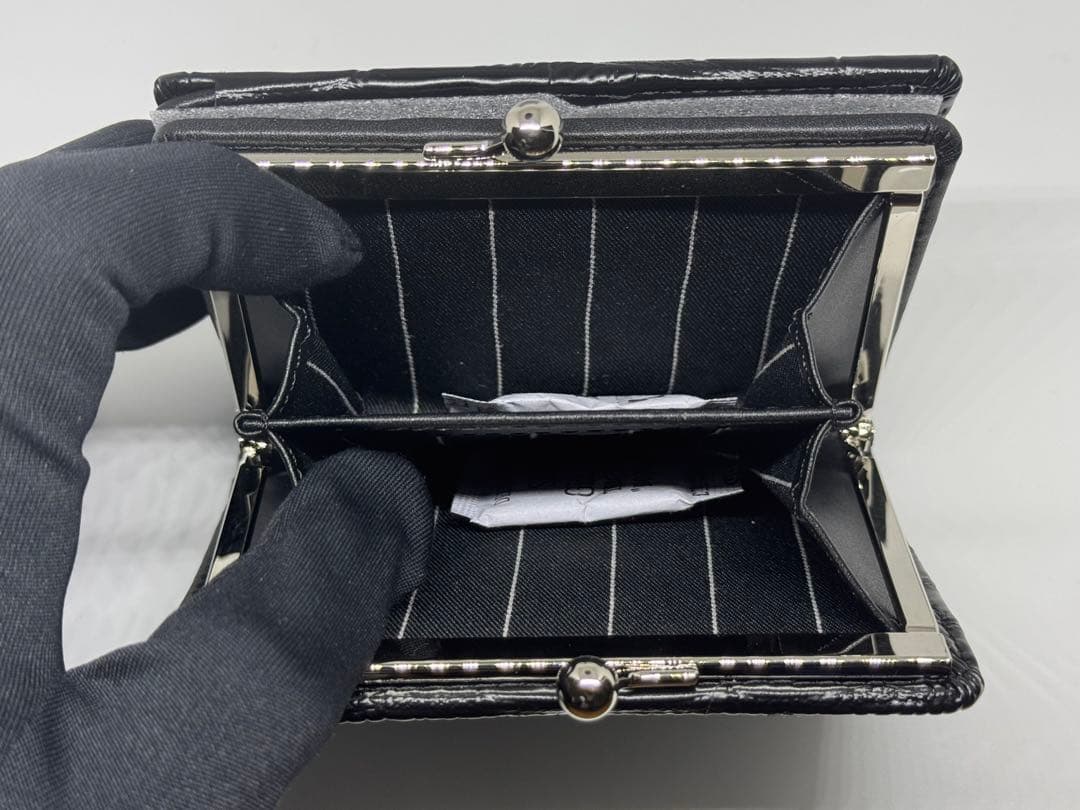 【新品未使用】Vivienne Westwood ブラック二つ折り財布