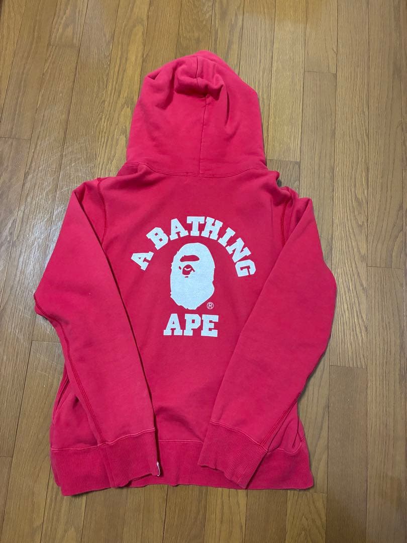 じょ様限定　バックプリント付き A BATHING APE レッド パーカー