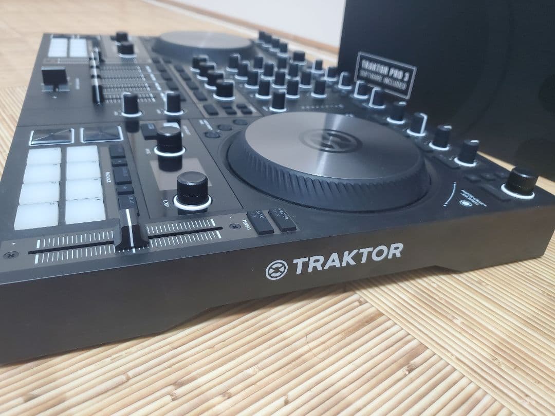 Traktor Kontrol S4 MK3 コントローラー