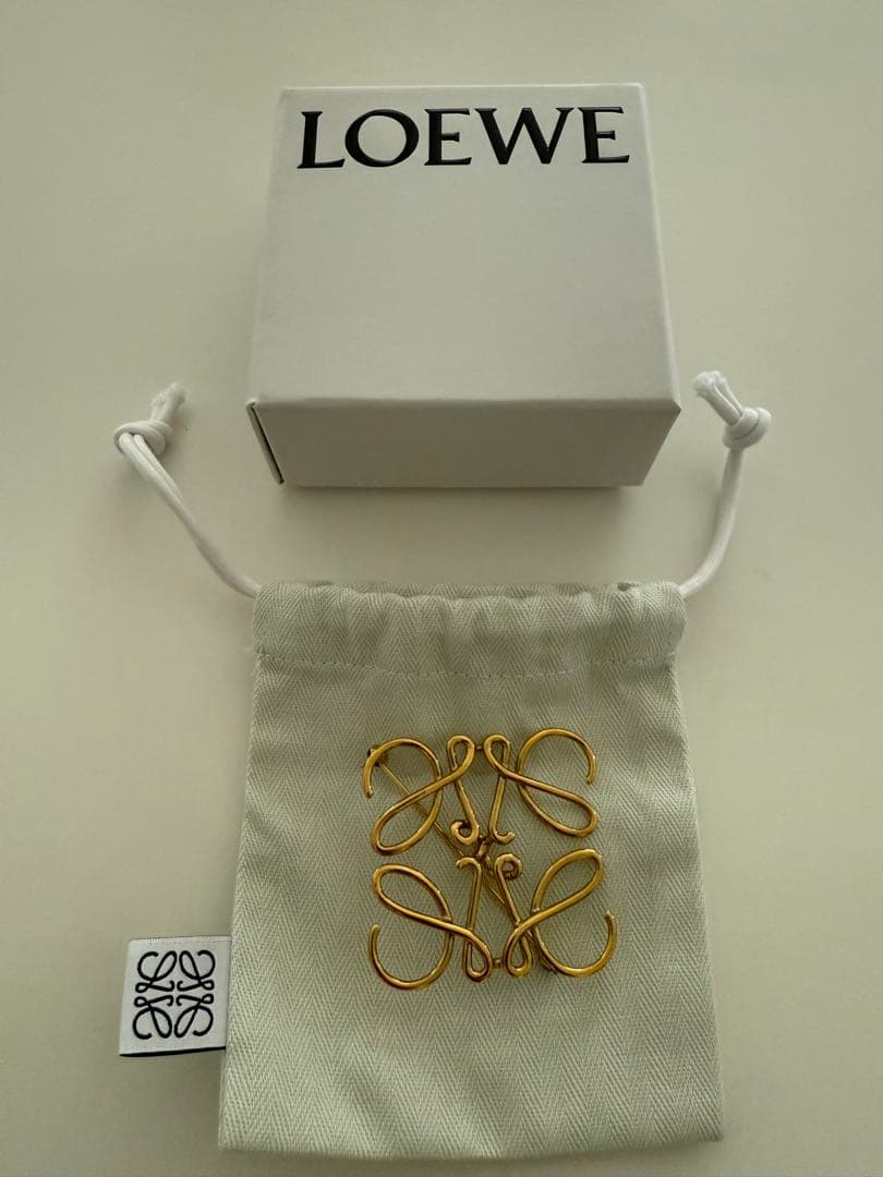 LOEWE アナグラム　メタルブローチ　ゴールド