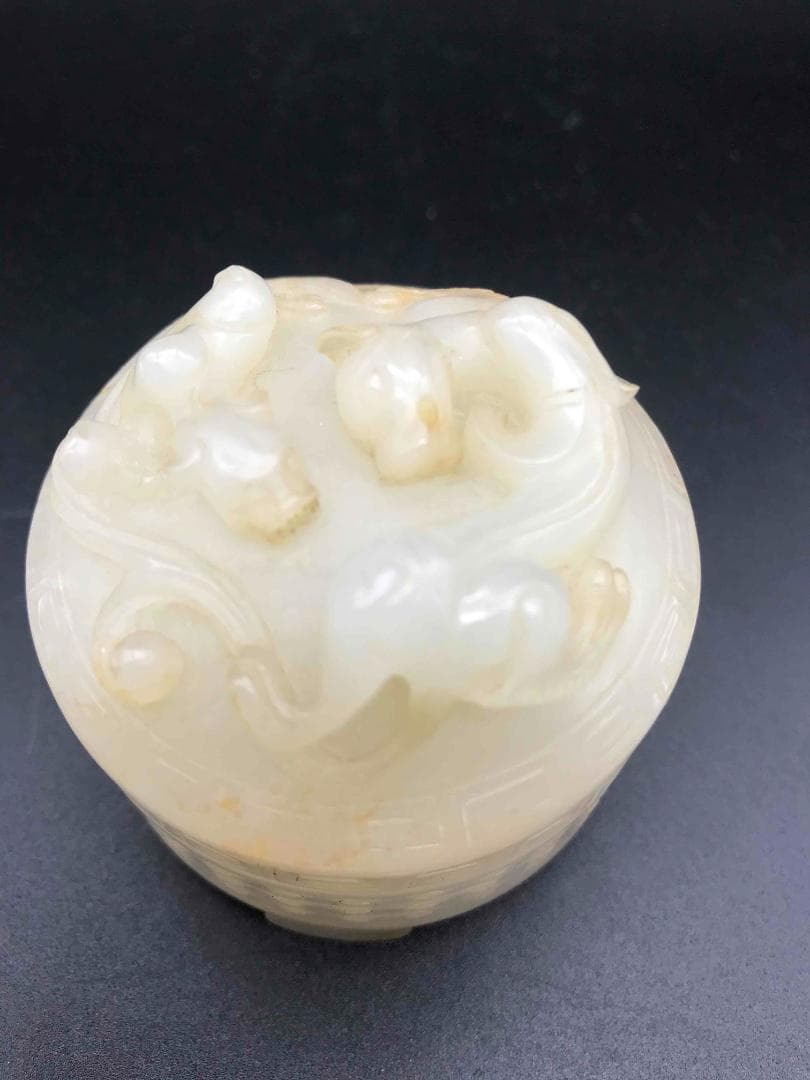 清時代　和田玉 神獣双龍鈕鼓釘浮彫三足香炉　香合　香盒　蓋付き(F-59)