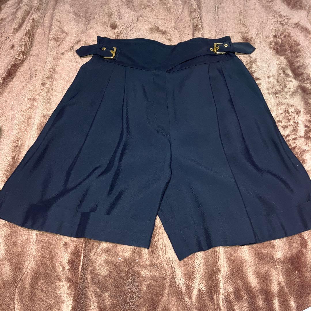 ＭＯSCHINO クチュールブラックベルト付き キュロット　イタリア製