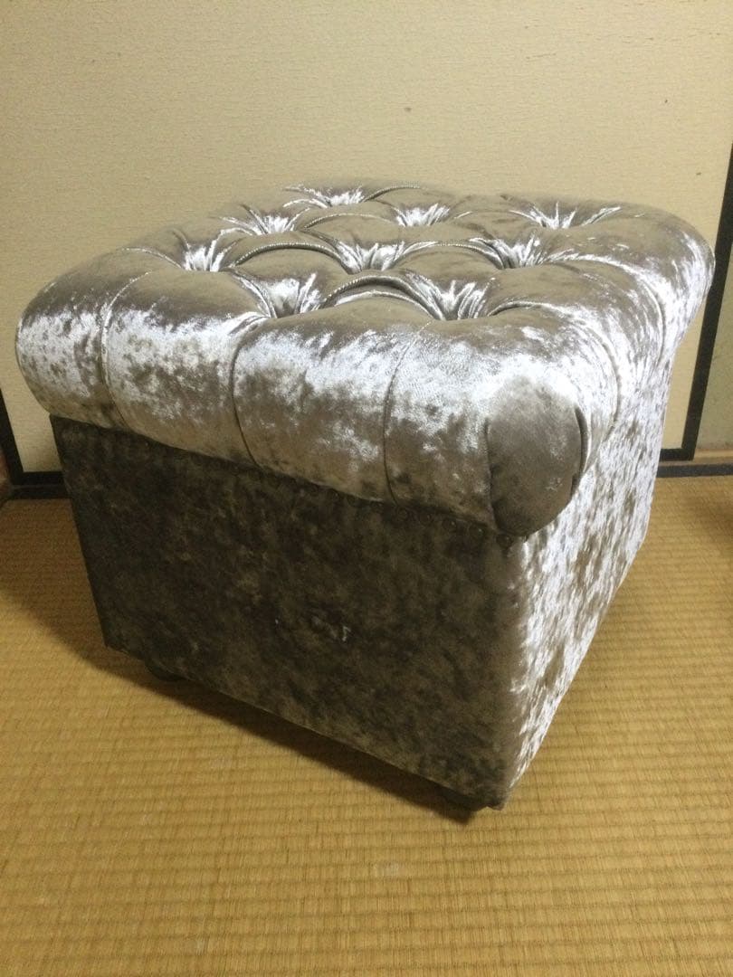 ジェニファーテイラー　シルバー ベルベット スクエアスツール　収納付き