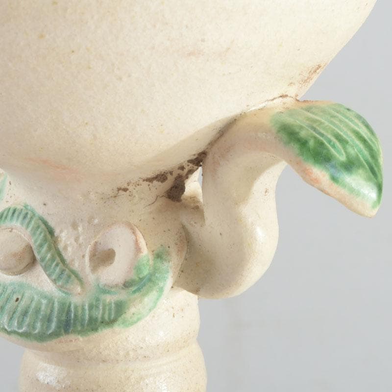 中国　遼白地緑彩刻花卉文　輪花口瓶　C　9243A