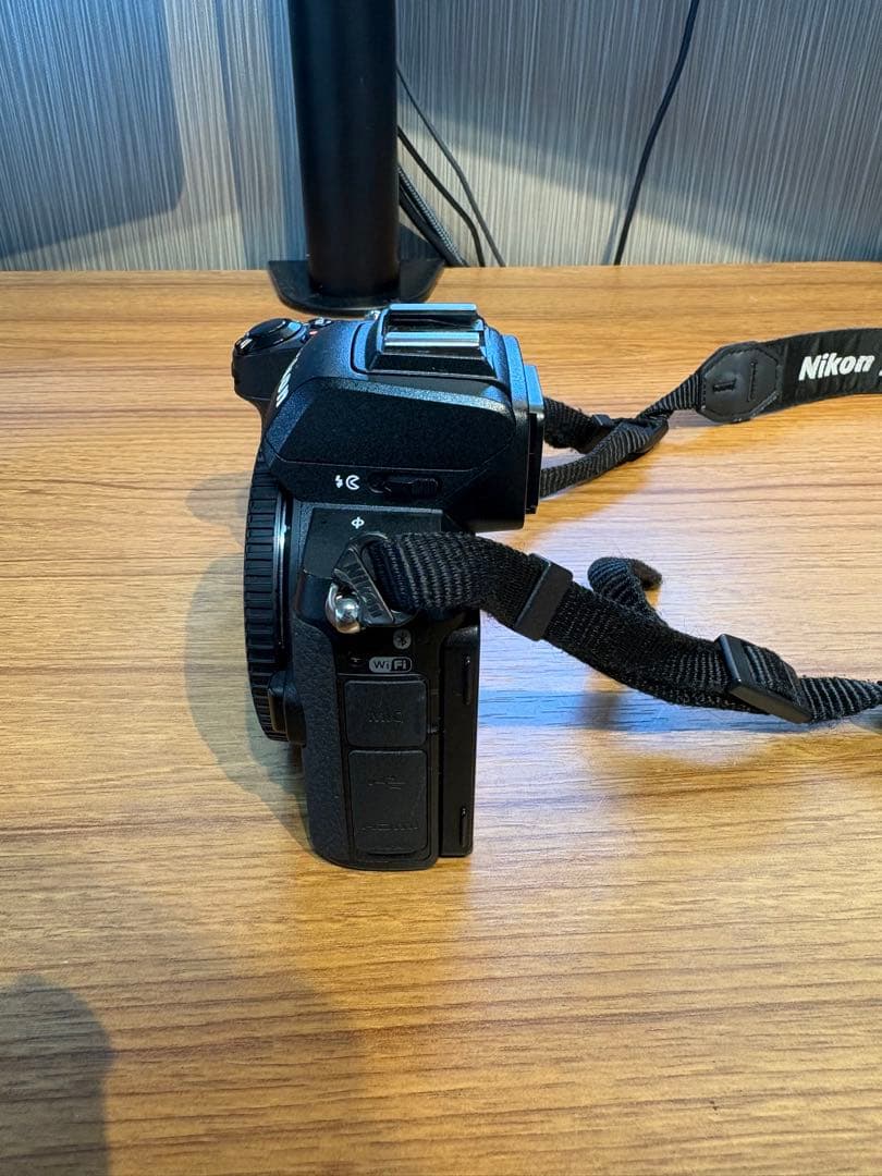 Nikon Z50 ・充電器・バッテリー2個・三脚・ストロボ