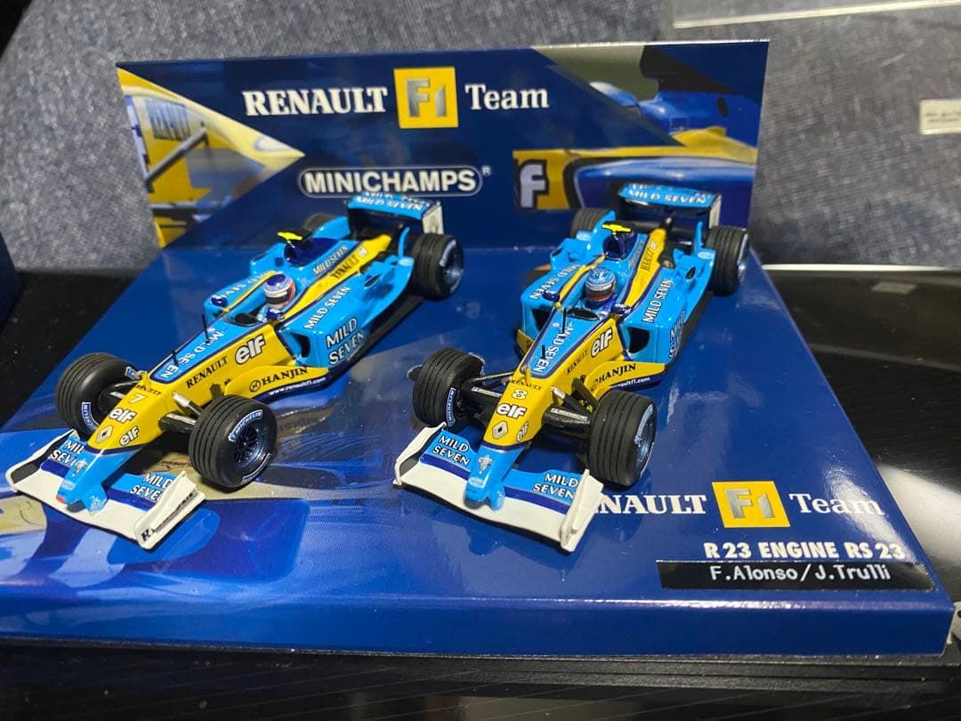 マイルドセブン ルノーRS23 #7 トゥルーリ #8 アロンソ2003