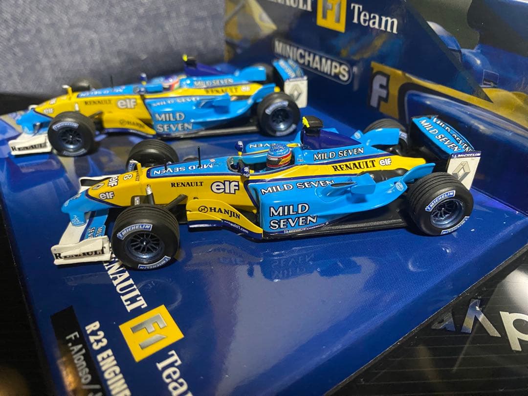マイルドセブン ルノーRS23 #7 トゥルーリ #8 アロンソ2003