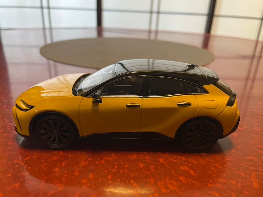 クラウンスポーツ色見本1/30ミニカー