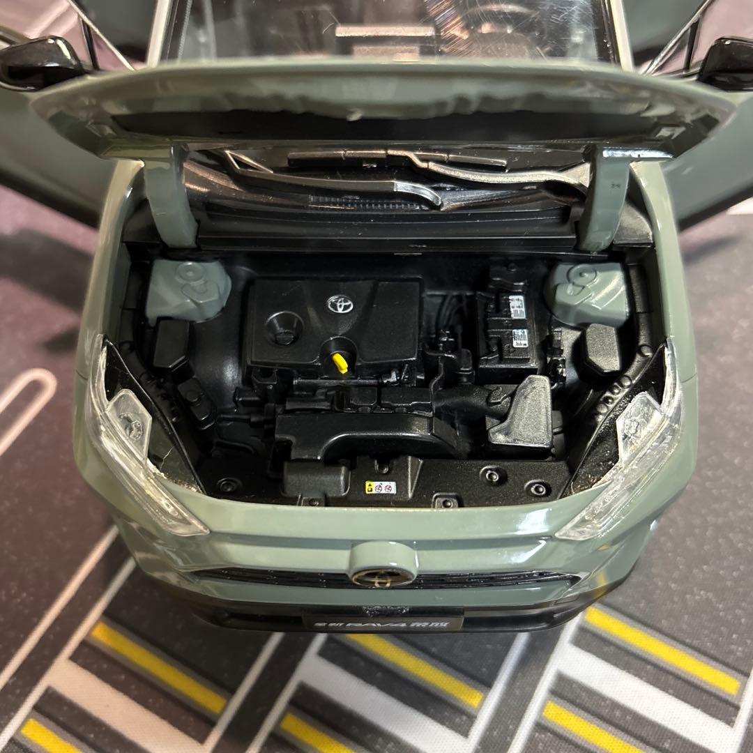 1/18 トヨタRAV4アッシュグレーメタリック×アーバンカーキ フル開閉モデル