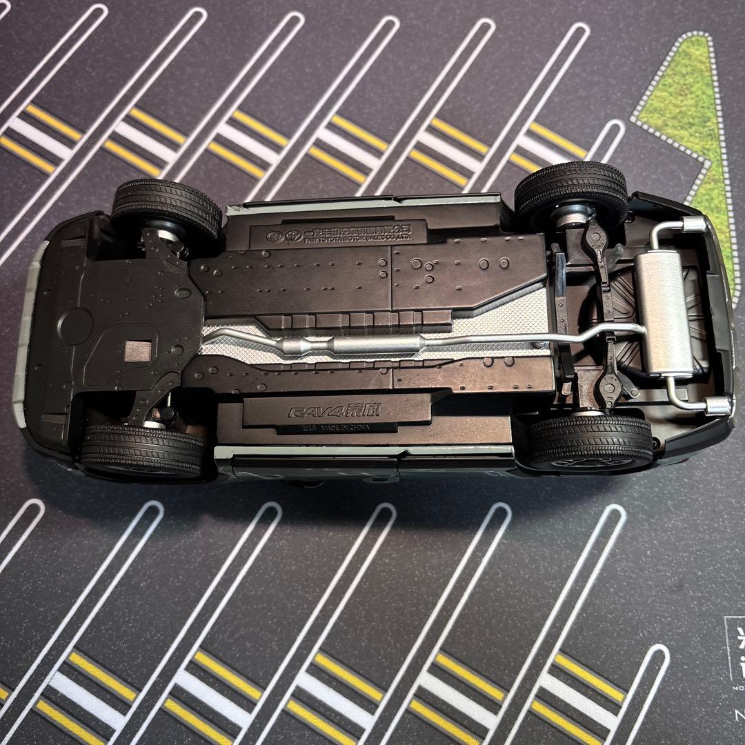1/18 トヨタRAV4アッシュグレーメタリック×アーバンカーキ フル開閉モデル