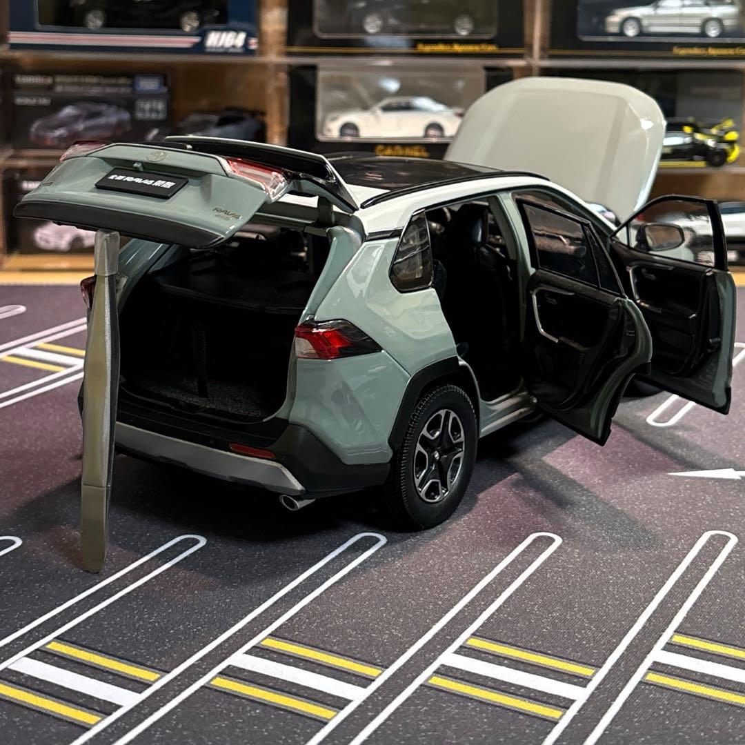 1/18 トヨタRAV4アッシュグレーメタリック×アーバンカーキ フル開閉モデル