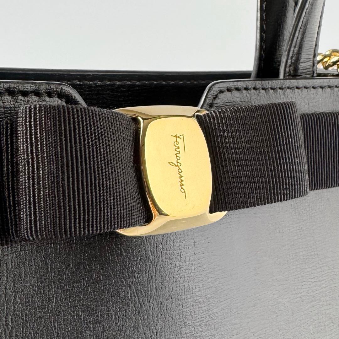 フェラガモ ヴァラ ハンドバッグ チェーンショルダーバッグ 2way ブラック