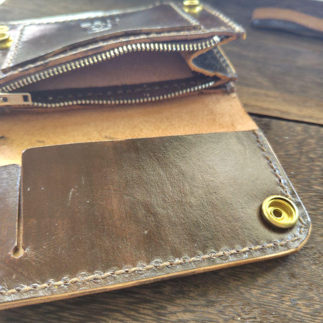 ミドルサイズ トラッカーウォレット 茶色×バラのカービング